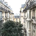 Montmartre Parisian Apartment - 51 M2