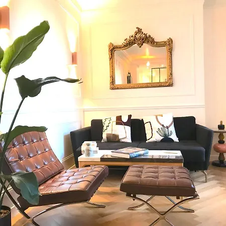 Montmartre Parisian Apartment - 51 M2 Parigi
