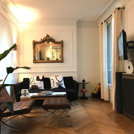 Montmartre Parisian Apartment - 51 M2